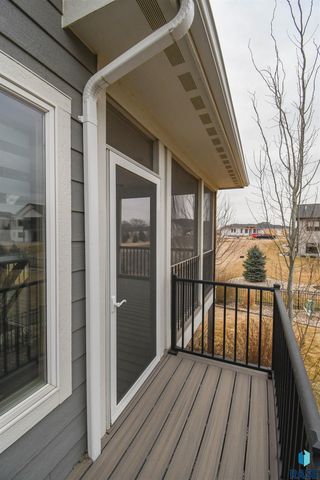 200 N Pine Lake Dr Drive, Sioux Falls, SD 57110