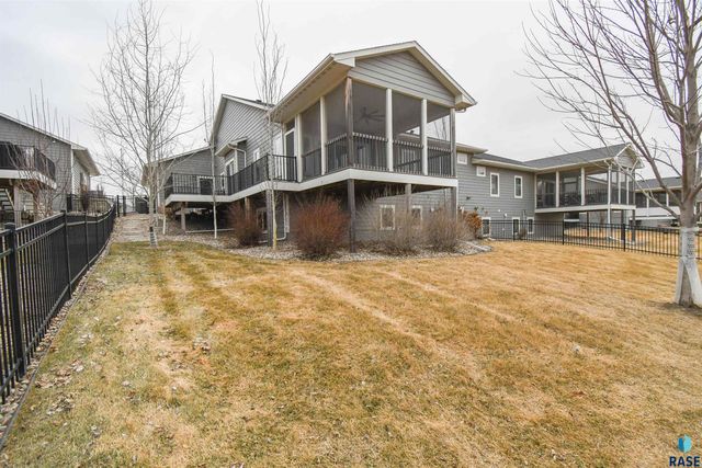 200 N Pine Lake Dr Drive, Sioux Falls, SD 57110