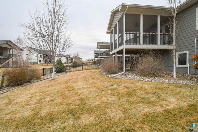 200 N Pine Lake Dr Drive, Sioux Falls, SD 57110