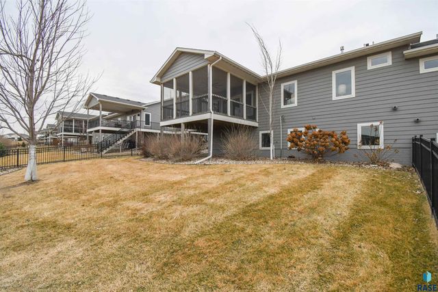 200 N Pine Lake Dr Drive, Sioux Falls, SD 57110