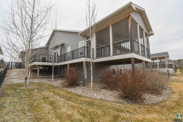 200 N Pine Lake Dr Drive, Sioux Falls, SD 57110