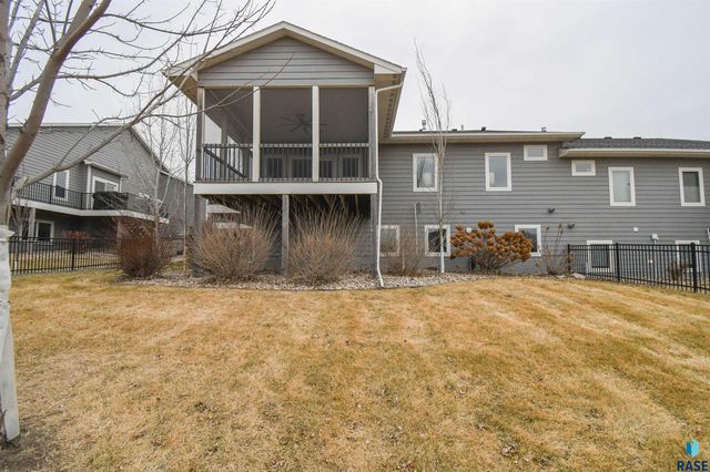 200 N Pine Lake Dr Drive, Sioux Falls, SD 57110