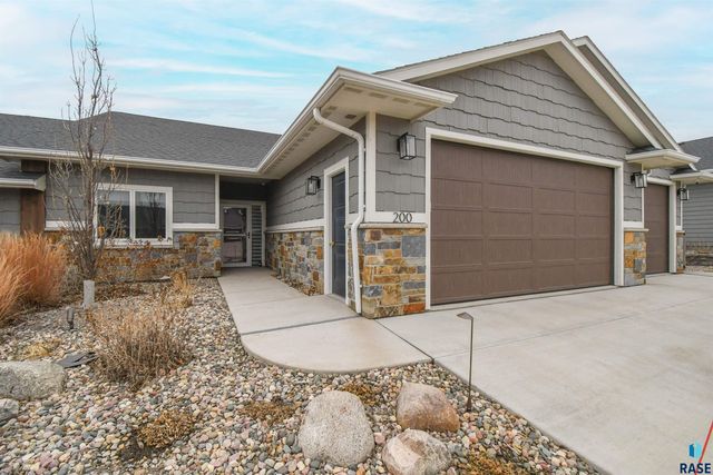 200 N Pine Lake Dr Drive, Sioux Falls, SD 57110