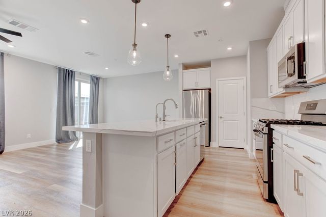 646 Infinity Ridge Street, Las Vegas, NV 89138