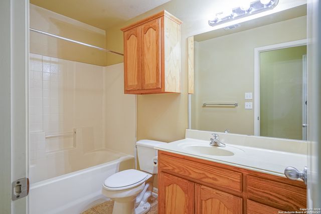 1045 MISTY ACRES DR, New Braunfels, TX 78130