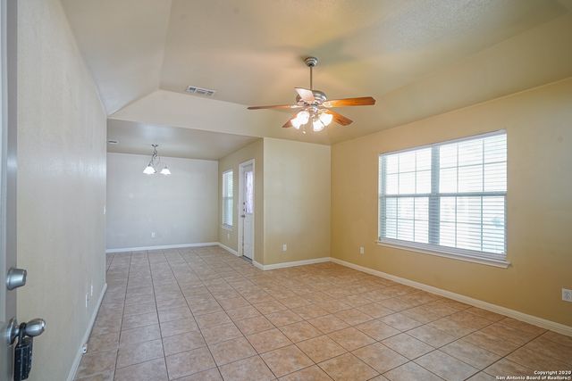 1045 MISTY ACRES DR, New Braunfels, TX 78130