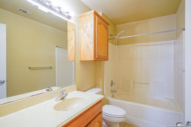 1045 MISTY ACRES DR, New Braunfels, TX 78130