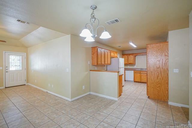 1045 MISTY ACRES DR, New Braunfels, TX 78130