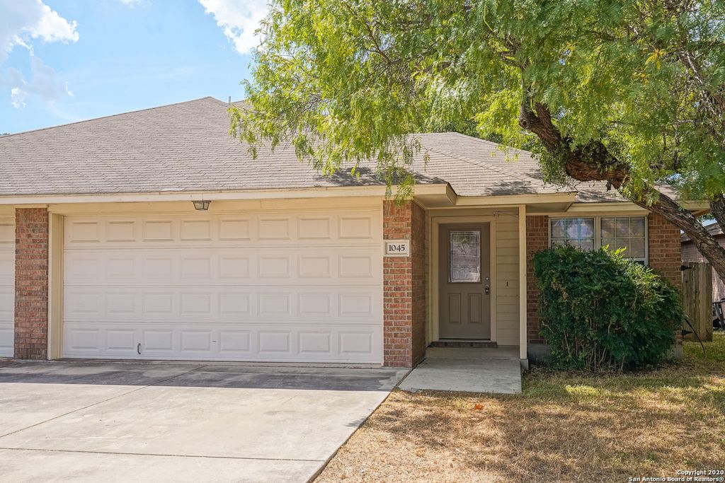 1045 MISTY ACRES DR, New Braunfels, TX 78130