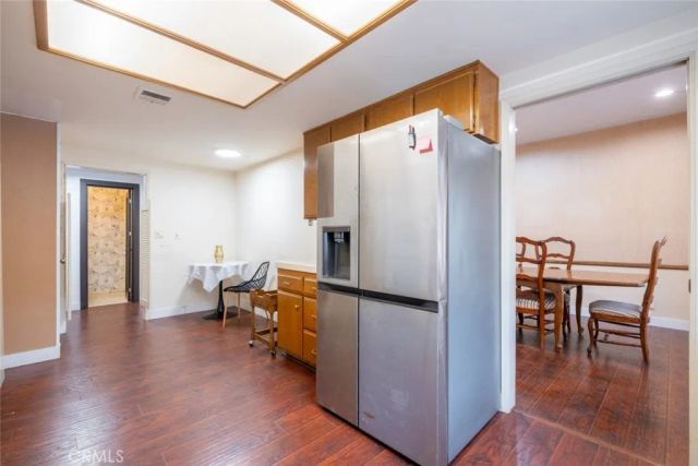 17522 Sherman Way 202, Van Nuys, CA 91406