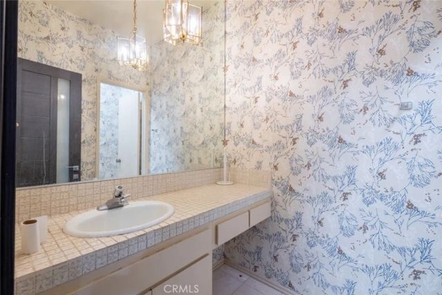 17522 Sherman Way 202, Van Nuys, CA 91406