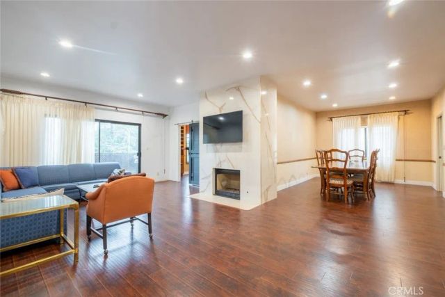 17522 Sherman Way 202, Van Nuys, CA 91406