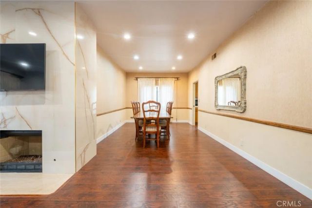 17522 Sherman Way 202, Van Nuys, CA 91406