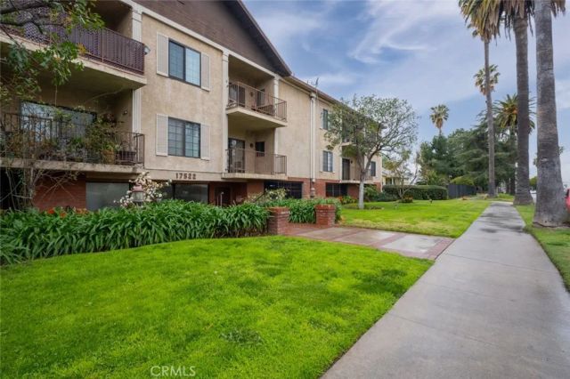 17522 Sherman Way 202, Van Nuys, CA 91406