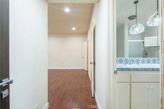 17522 Sherman Way 202, Van Nuys, CA 91406