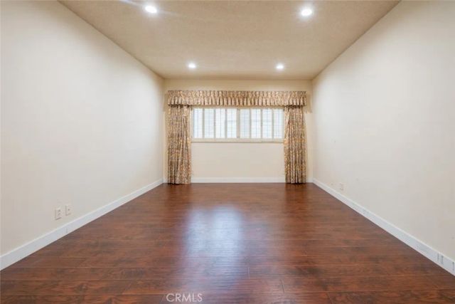 17522 Sherman Way 202, Van Nuys, CA 91406
