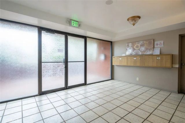 17522 Sherman Way 202, Van Nuys, CA 91406