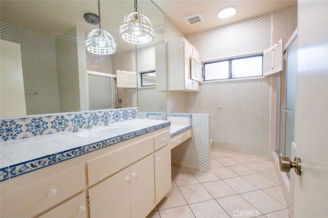 17522 Sherman Way 202, Van Nuys, CA 91406