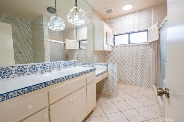 17522 Sherman Way 202, Van Nuys, CA 91406