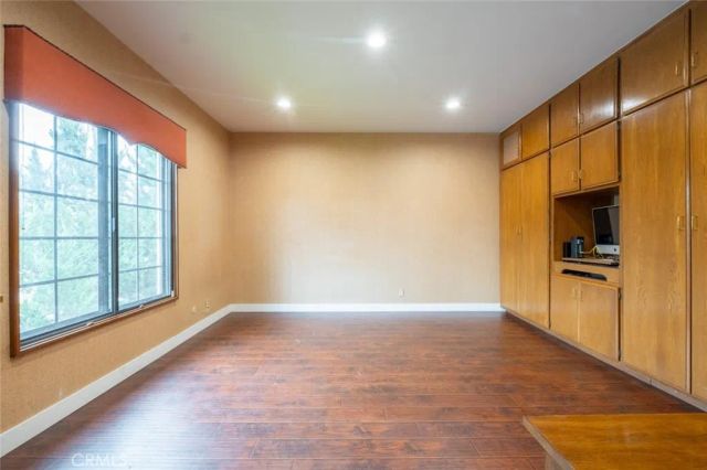 17522 Sherman Way 202, Van Nuys, CA 91406