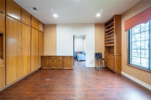 17522 Sherman Way 202, Van Nuys, CA 91406
