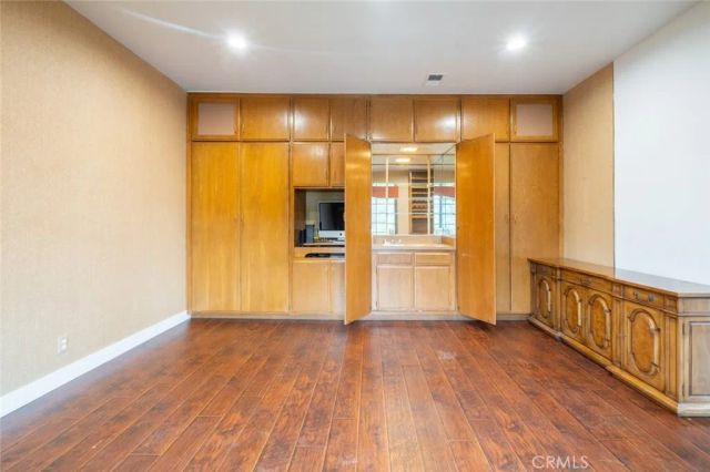 17522 Sherman Way 202, Van Nuys, CA 91406