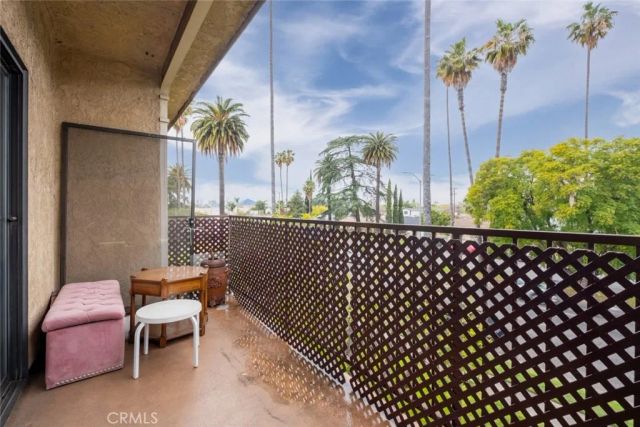 17522 Sherman Way 202, Van Nuys, CA 91406