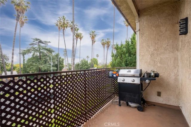 17522 Sherman Way 202, Van Nuys, CA 91406