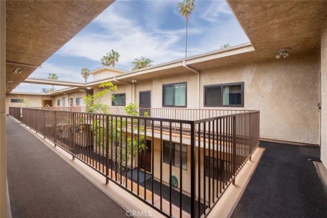 17522 Sherman Way 202, Van Nuys, CA 91406