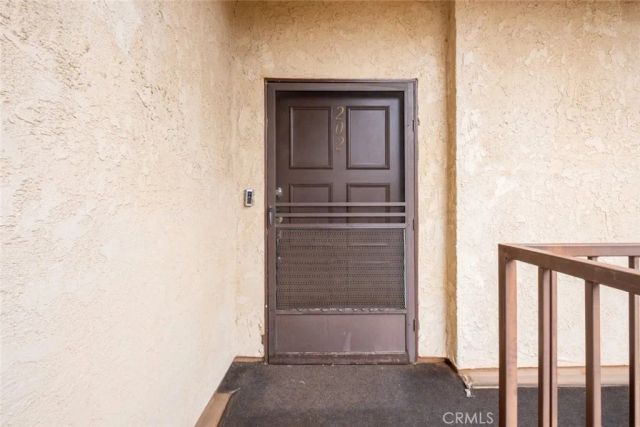 17522 Sherman Way 202, Van Nuys, CA 91406