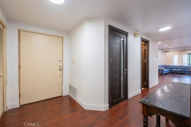 17522 Sherman Way 202, Van Nuys, CA 91406