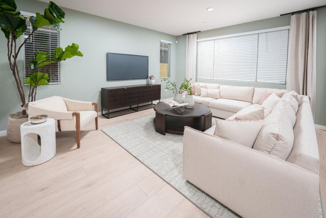 10195 Ragan Dr, Elk Grove, CA 95757