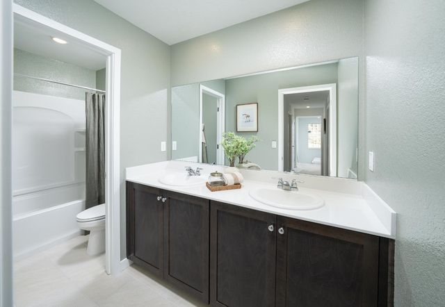 10195 Ragan Dr, Elk Grove, CA 95757