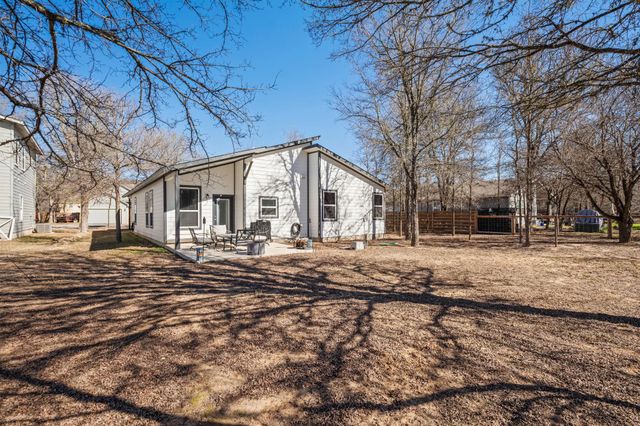 177 Mokulua LN, Bastrop, TX 78602