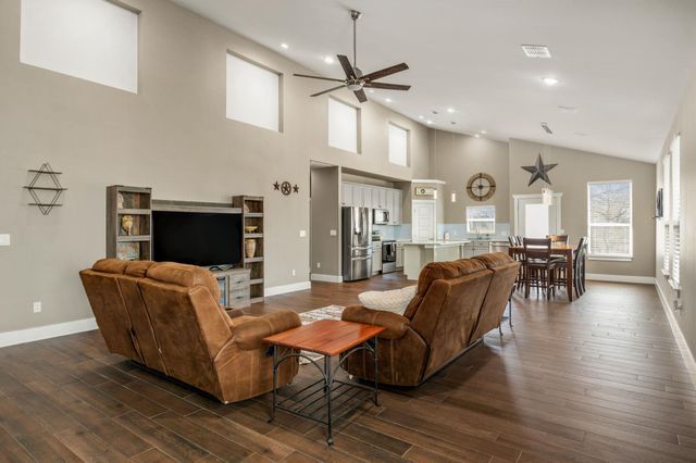 177 Mokulua LN, Bastrop, TX 78602