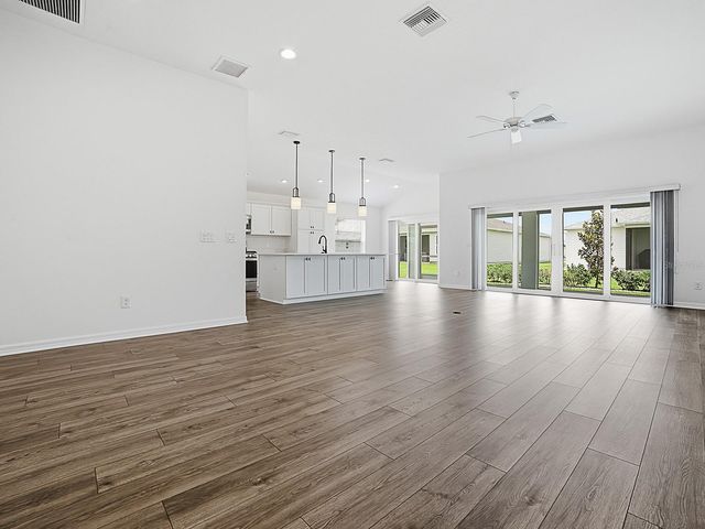 1404 HEARNS LOOP, The Villages, FL 34762