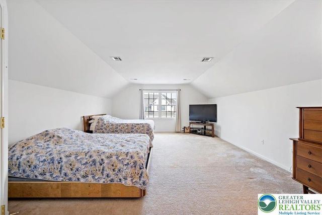 400 Inverness Circle, Easton, PA 18042