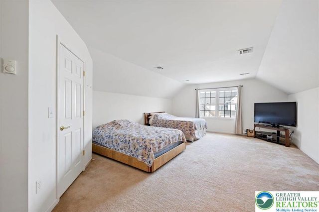 400 Inverness Circle, Easton, PA 18042