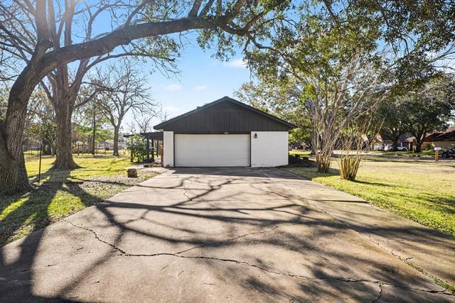 101 W Larkspur Drive, Alvin, TX 77511