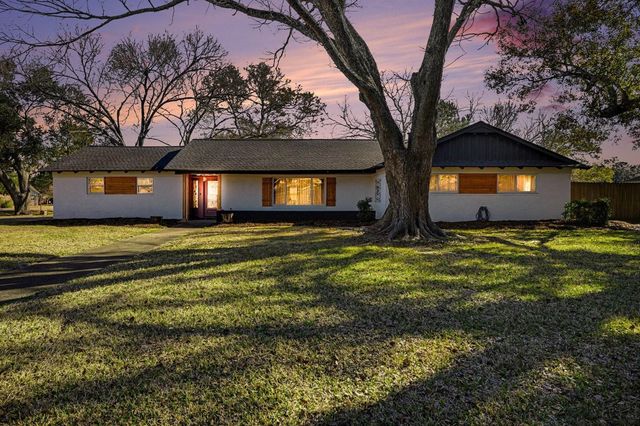 101 W Larkspur Drive, Alvin, TX 77511