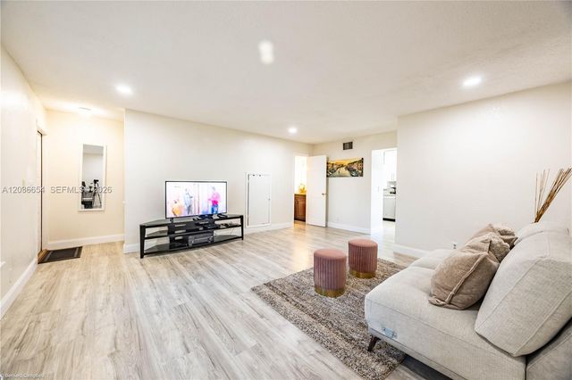 7501 Kimberly Blvd 115, North Lauderdale, FL 33068