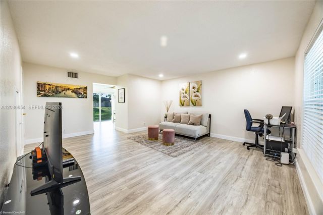 7501 Kimberly Blvd 115, North Lauderdale, FL 33068
