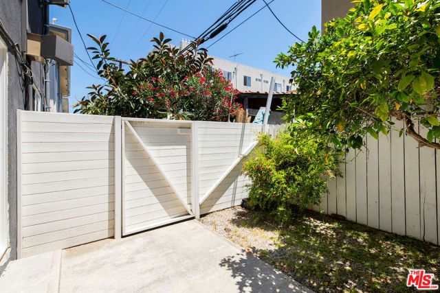 1466 S Wooster Street 4, Los Angeles, CA 90035
