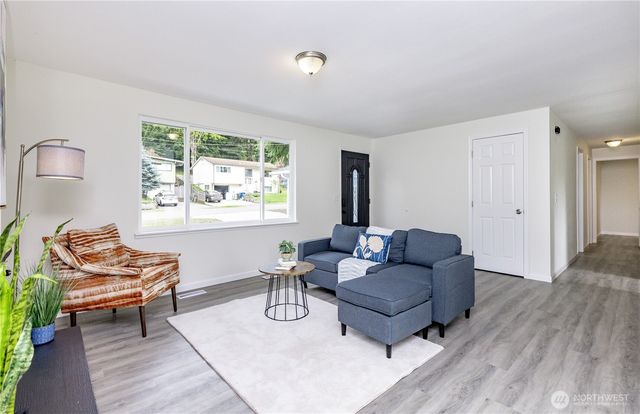 9439 11th Avenue SW, Seattle, WA 98106