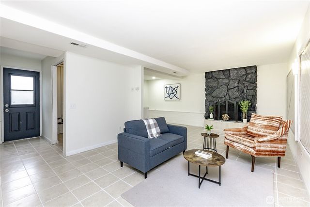 9439 11th Avenue SW, Seattle, WA 98106