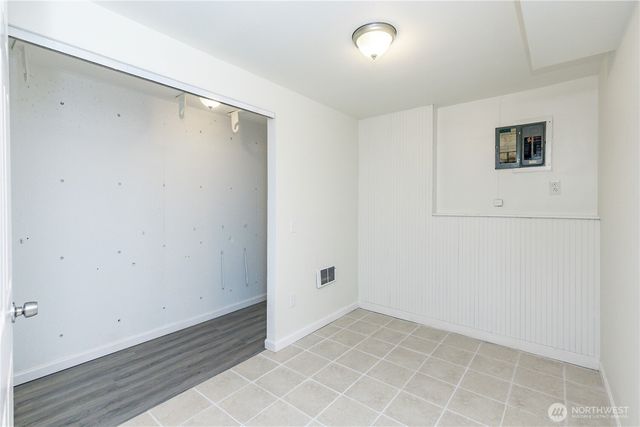 9439 11th Avenue SW, Seattle, WA 98106