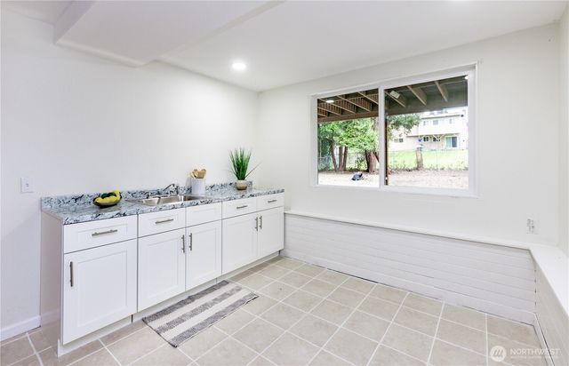 9439 11th Avenue SW, Seattle, WA 98106