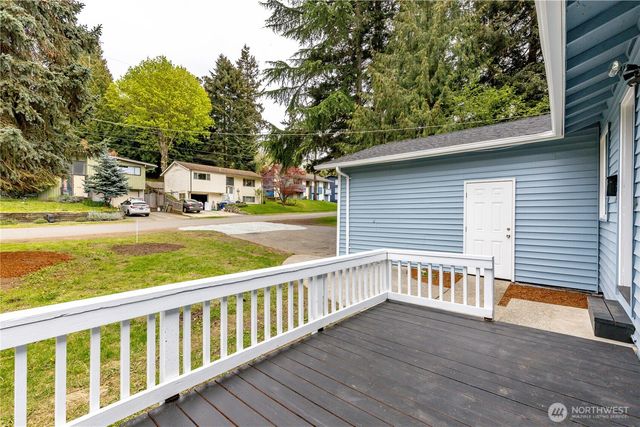 9439 11th Avenue SW, Seattle, WA 98106