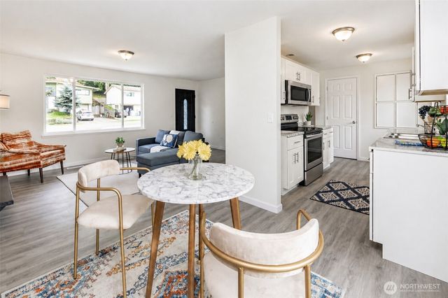 9439 11th Avenue SW, Seattle, WA 98106
