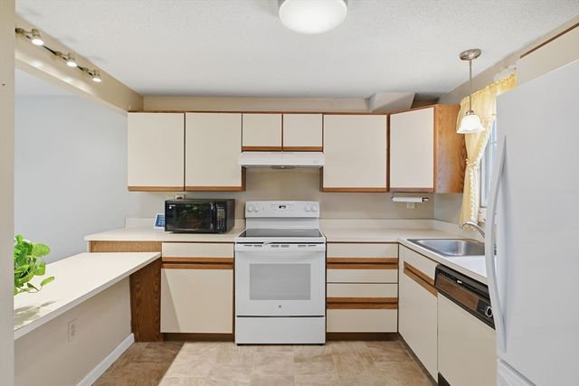 79 Chapin Greene 79, Ludlow, MA 01056